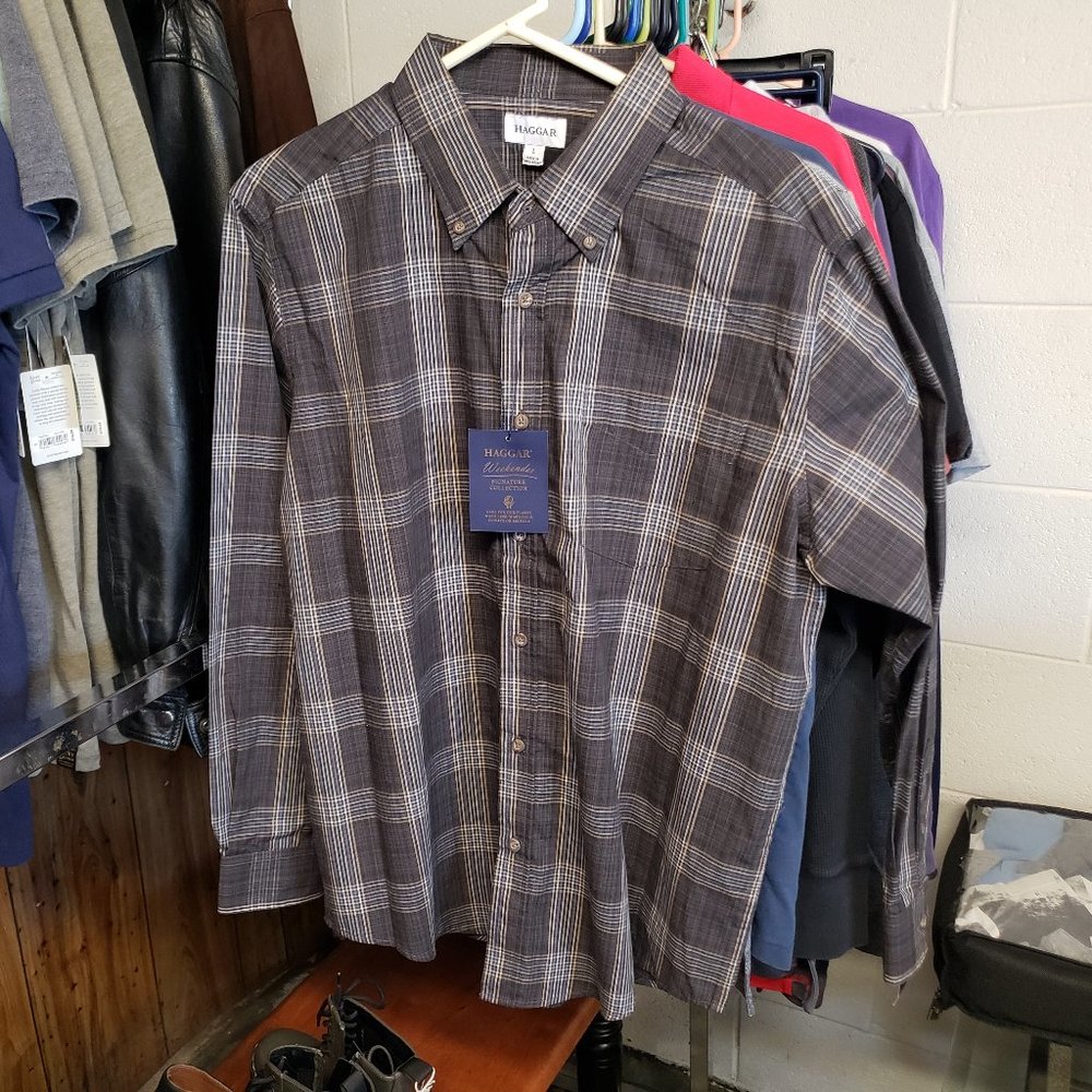 HAGGAR ~ Weekender Button Down Shirt ~ Plaid Caviar ~ Large